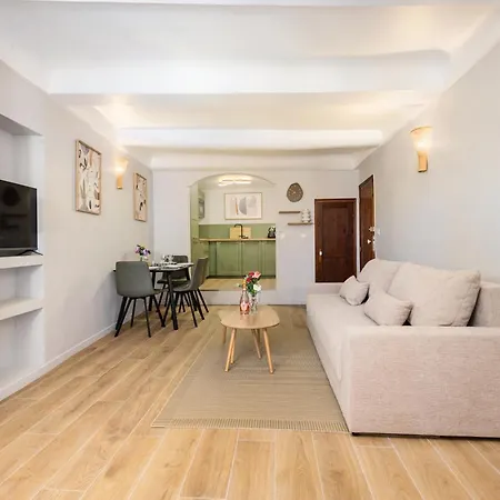 Vieux Chateau Ii - Agreable 2 Pieces - Vue - Vieille Apartament